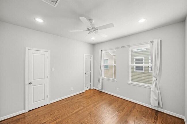 Building Photo - 611 W 24th St