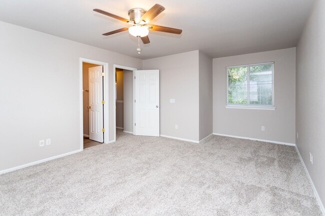 Building Photo - Beautiful 4-bedroom 3-bath located in Stetson Hills!