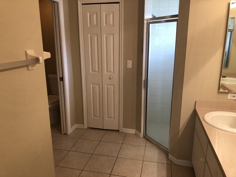 Building Photo - 3 bedroom 2 bathroom single family home