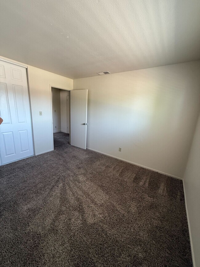 Building Photo - 1026 Springoak Way