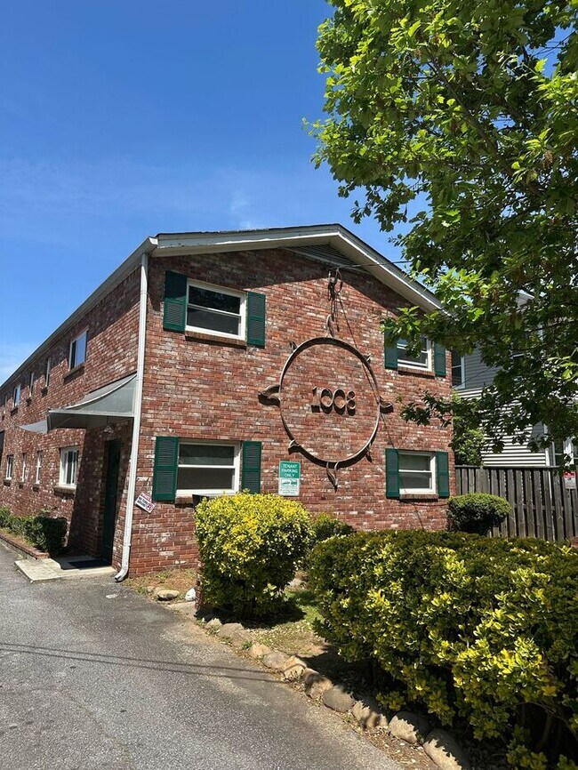 Building Photo - 1 BEDROOM 1 BATHROOM UNIT IN VIRGINIA HIGHLANDS!!!