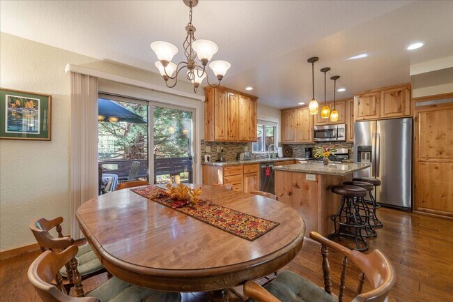 Building Photo - Lake Forest 3 Bedroom Ski Lease