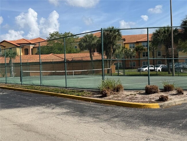 Building Photo - 5467 Vineland Rd