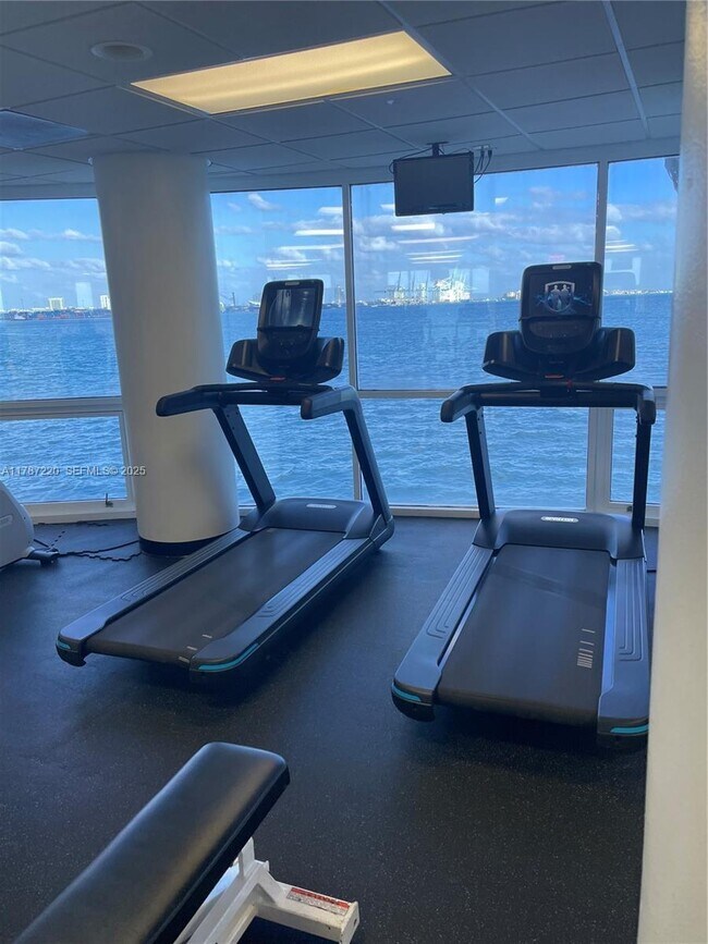 Building Photo - 2101 Brickell Ave