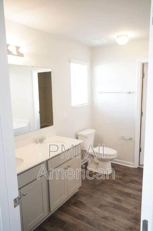 Building Photo - 289 Greenbay St