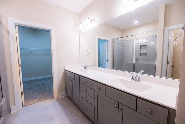 Building Photo - Beautiful 3Bed/2.5Bath Townhome located in Kernersville at Welden Village