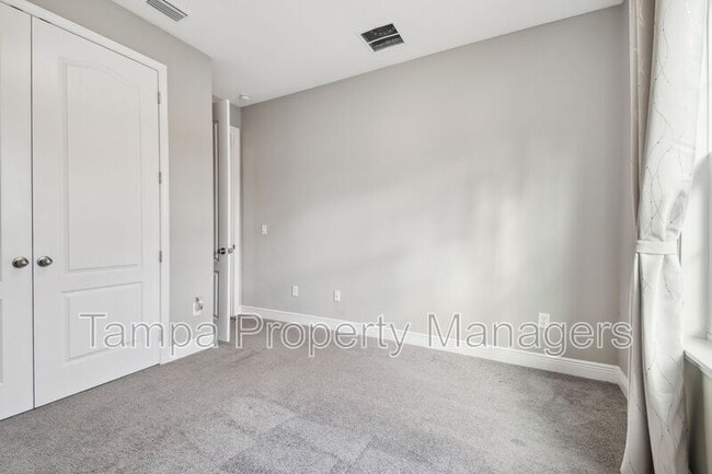 Building Photo - 10324 Crestview Heights Ave