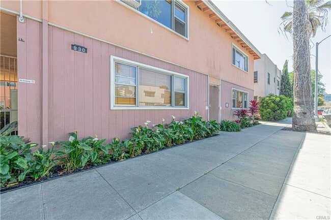 Building Photo - Beautiful One bedroom in gated complex one block from Ocean In Long Beach