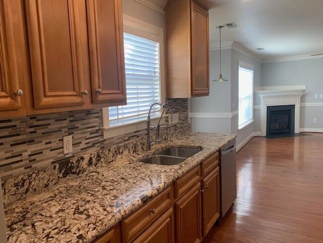 Building Photo - 1205 Dexter Ridge Dr
