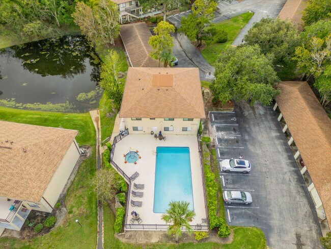 Building Photo - Spacious, sleek & central: 2Bedroom/2Bath condo in Daytona Beach!