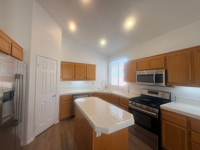 Building Photo - 26805 China Dr