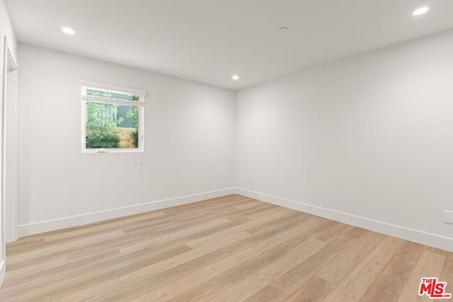 Building Photo - 1752 N Van Ness Ave