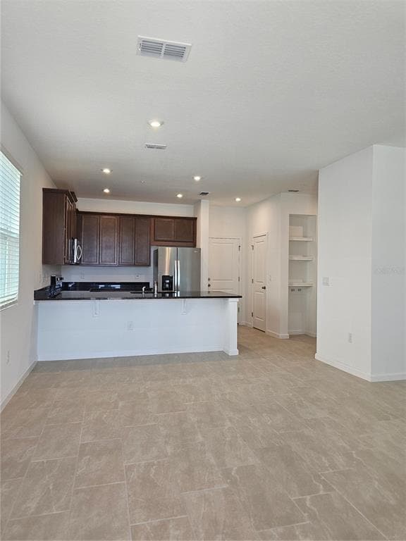 Building Photo - 9863 Walkway Dr