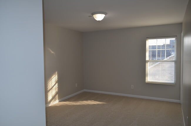 Building Photo - 1401 Peppermint Ln