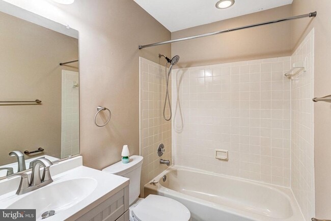 Building Photo - 3944 Pepperidge Ct