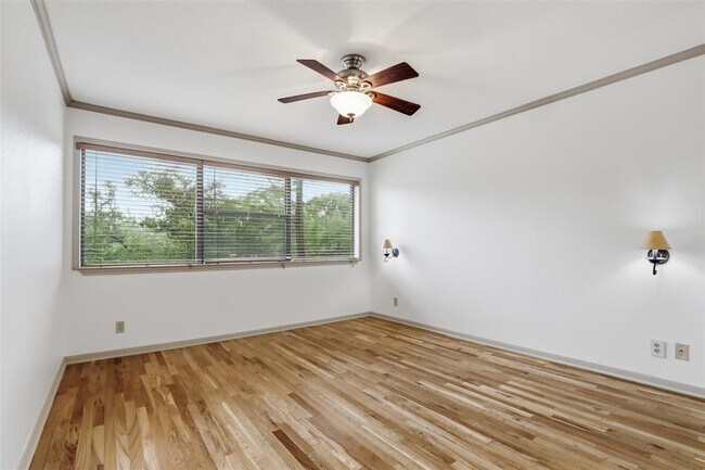 Building Photo - 8888 Tallwood Dr