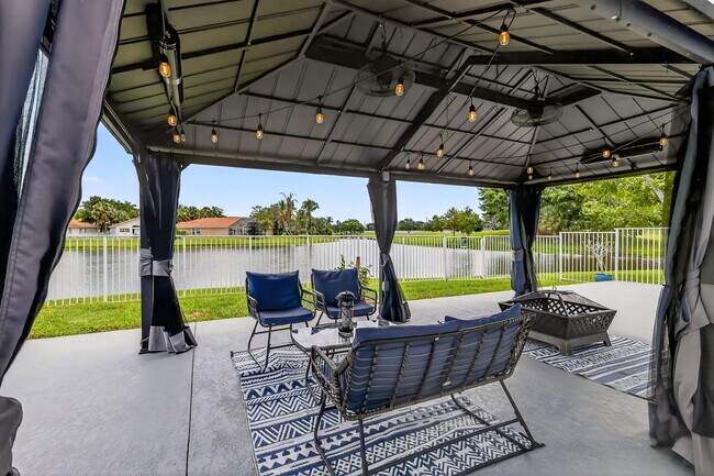 Building Photo - 8225 Pelican Harbour Dr
