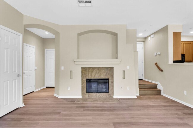 Building Photo - Beautiful townhome in Mission Valley!  Ava...