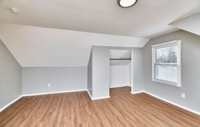 Building Photo - 8601 Belhaven Dr