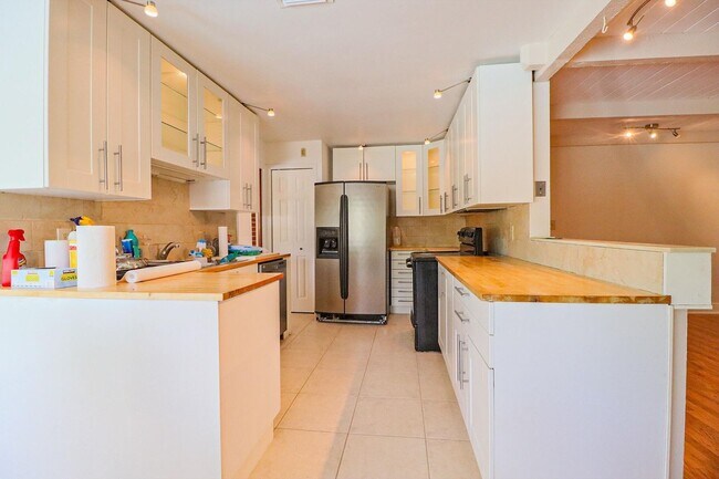 Building Photo - 1329 NW 84th Dr