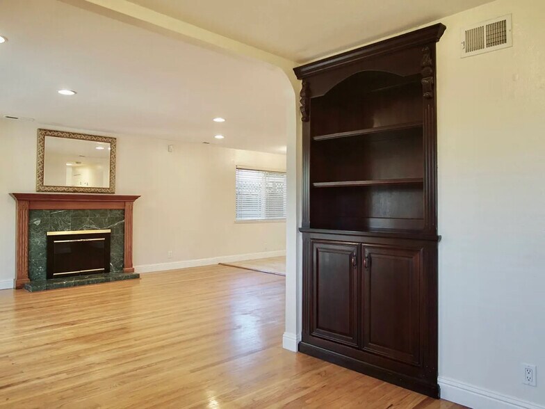 Building Photo - 1367 Oslo Ln