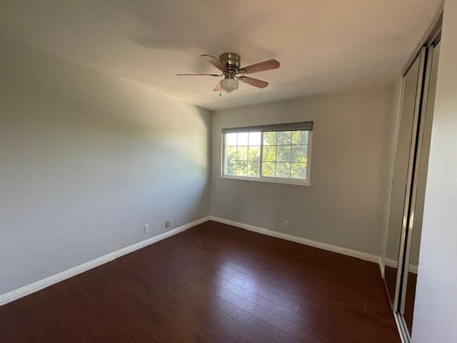 Building Photo - Light Bright 4 bedroom in Irvine