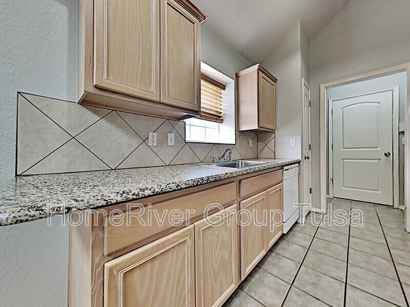 Building Photo - 10330 East 112th Pl S