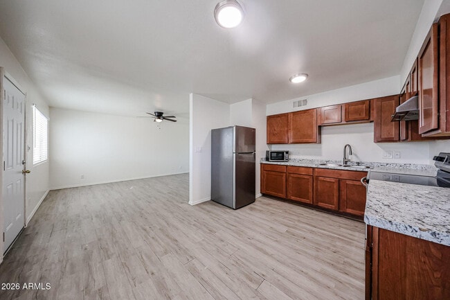 Building Photo - 2226 W Heatherbrae Dr