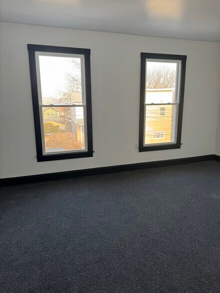 Building Photo - 214 E 16th Ave