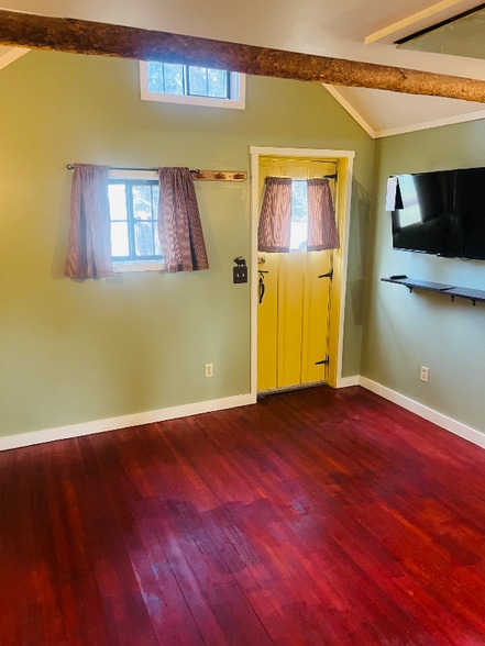 Building Photo - 216 S H St