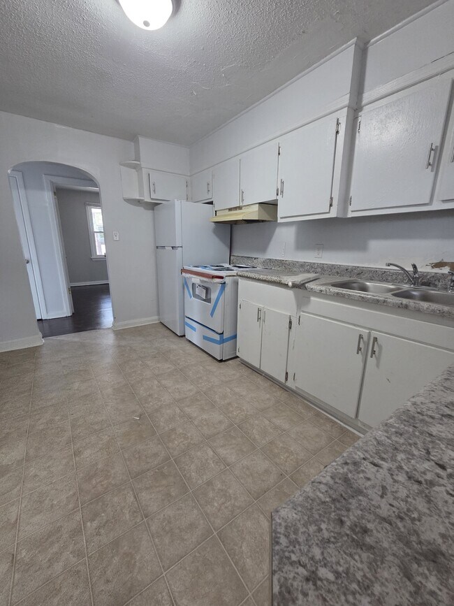 Building Photo - 2573 Dover St