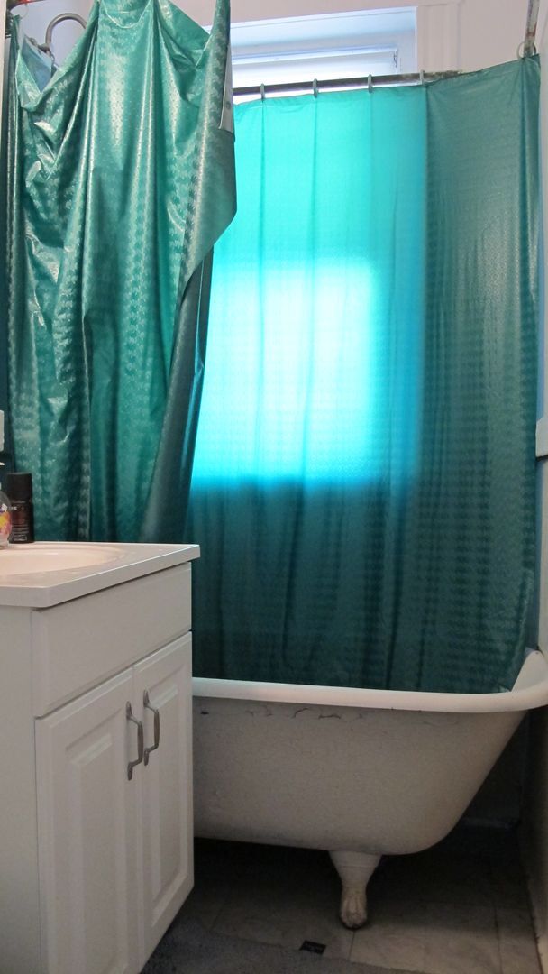 Building Photo - 1 Bed-Available Now