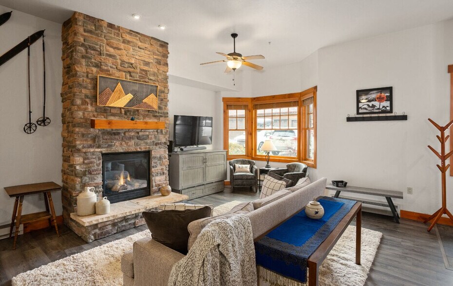 Building Photo - 465 Anglers Dr