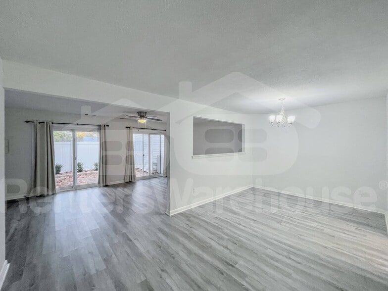 Building Photo - 5000 Dunderdale Ct