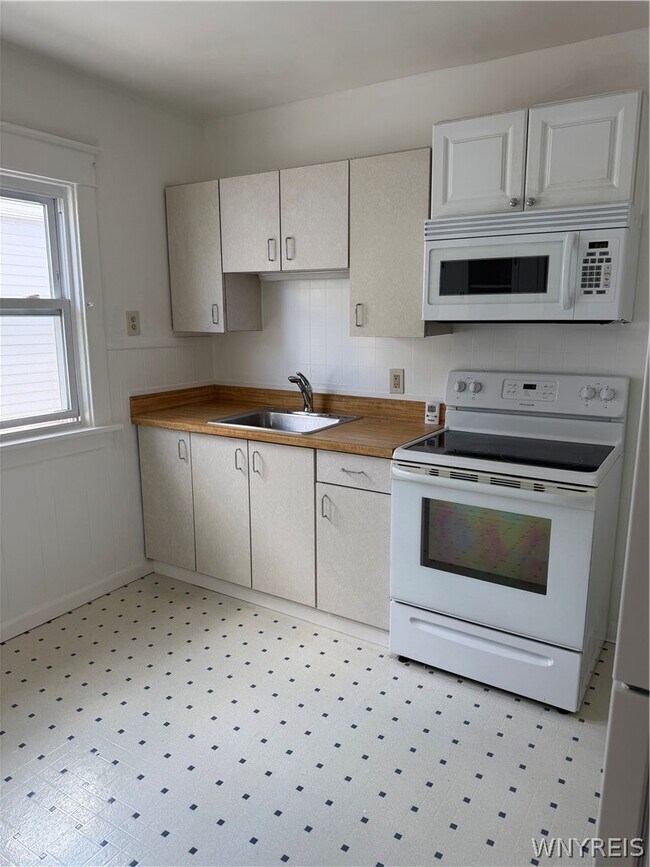 Building Photo - 167 Taunton Pl
