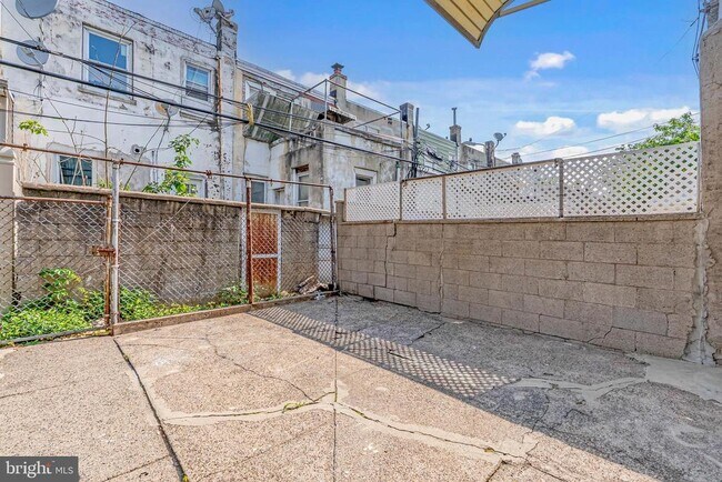 Building Photo - 2839 Winton St