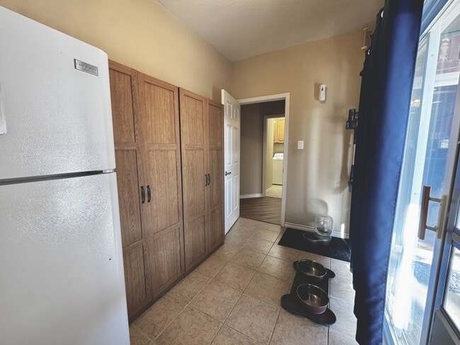 Building Photo - 5400 Flo Dr