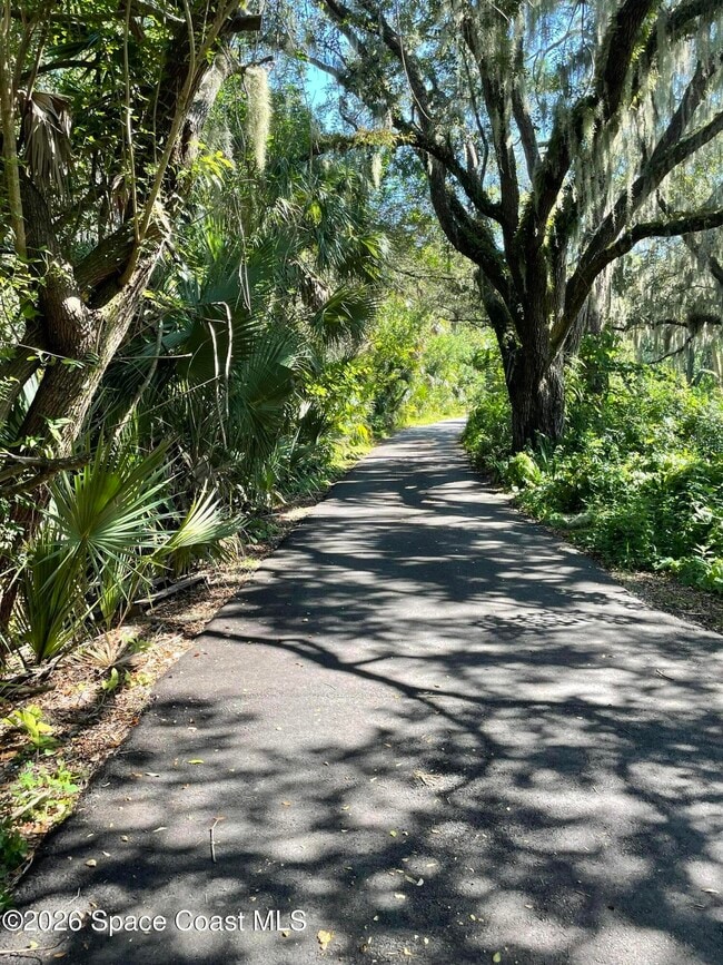 Building Photo - 3600 Aurora Rd