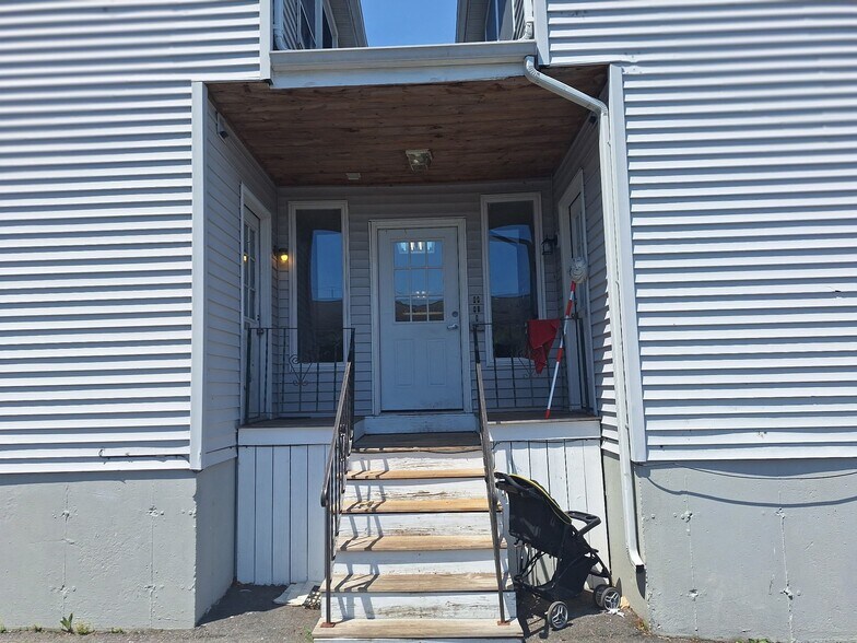 Building Photo - 101 R Cleveland St