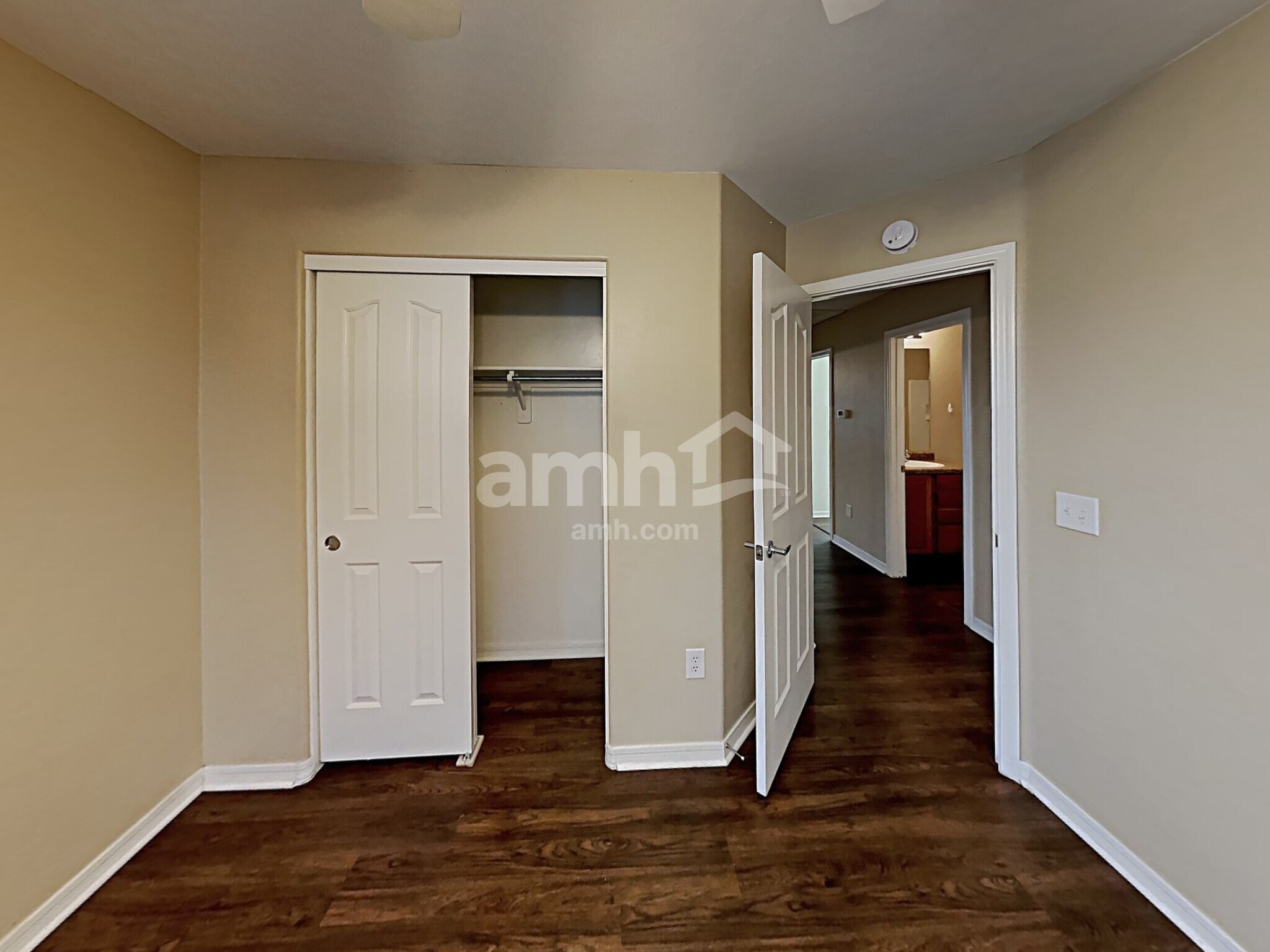 Building Photo - 245 W Paseo Celestial