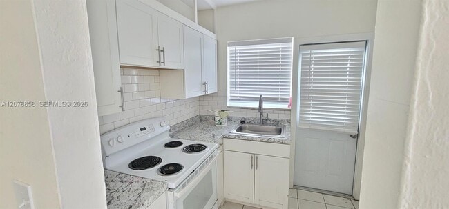 Building Photo - 141 NE 168th St