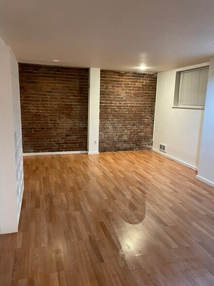 Building Photo - 711 Summit Ave E
