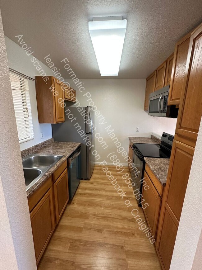 Building Photo - Charming Pet Friendly 2-Bedroom Home with ...