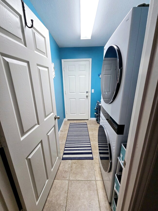 Building Photo - 10605 Lord Derby Dr