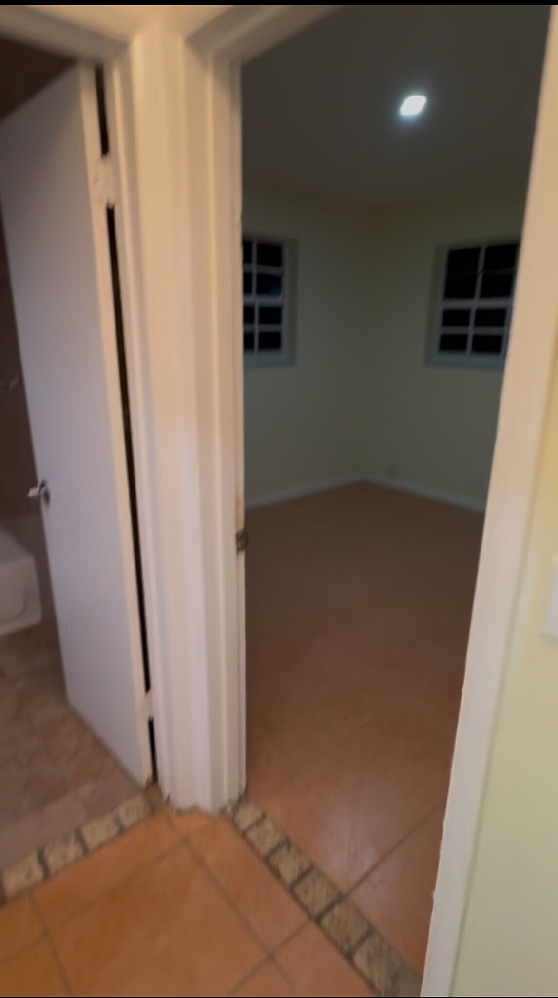 Building Photo - 412 SW 9th St