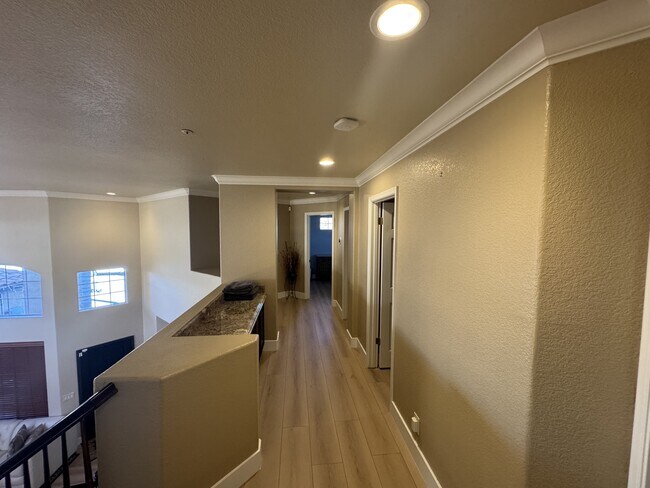 Building Photo - 10 Rhine Cir