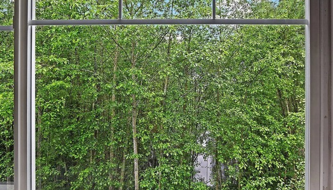 Building Photo - Gorgeous Townhouse in the Heart of Kirkland W/ Community Fitness Center & Hot Tub!