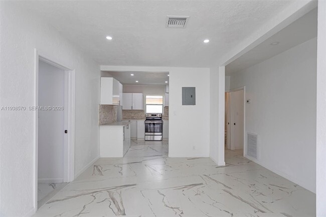 Building Photo - 988 NW 10th St