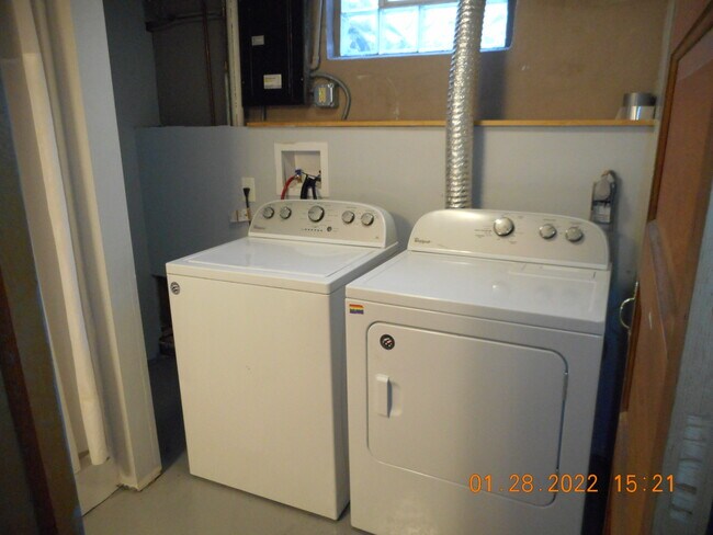 Washer/Dryer - 3558 Jones St