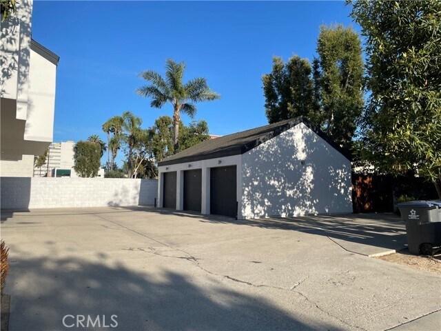 Building Photo - 849 N Van Ness Ave